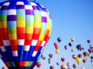 “Kurzemes kods” – viesos Saldus gaisa balonu festivāla organizētāji