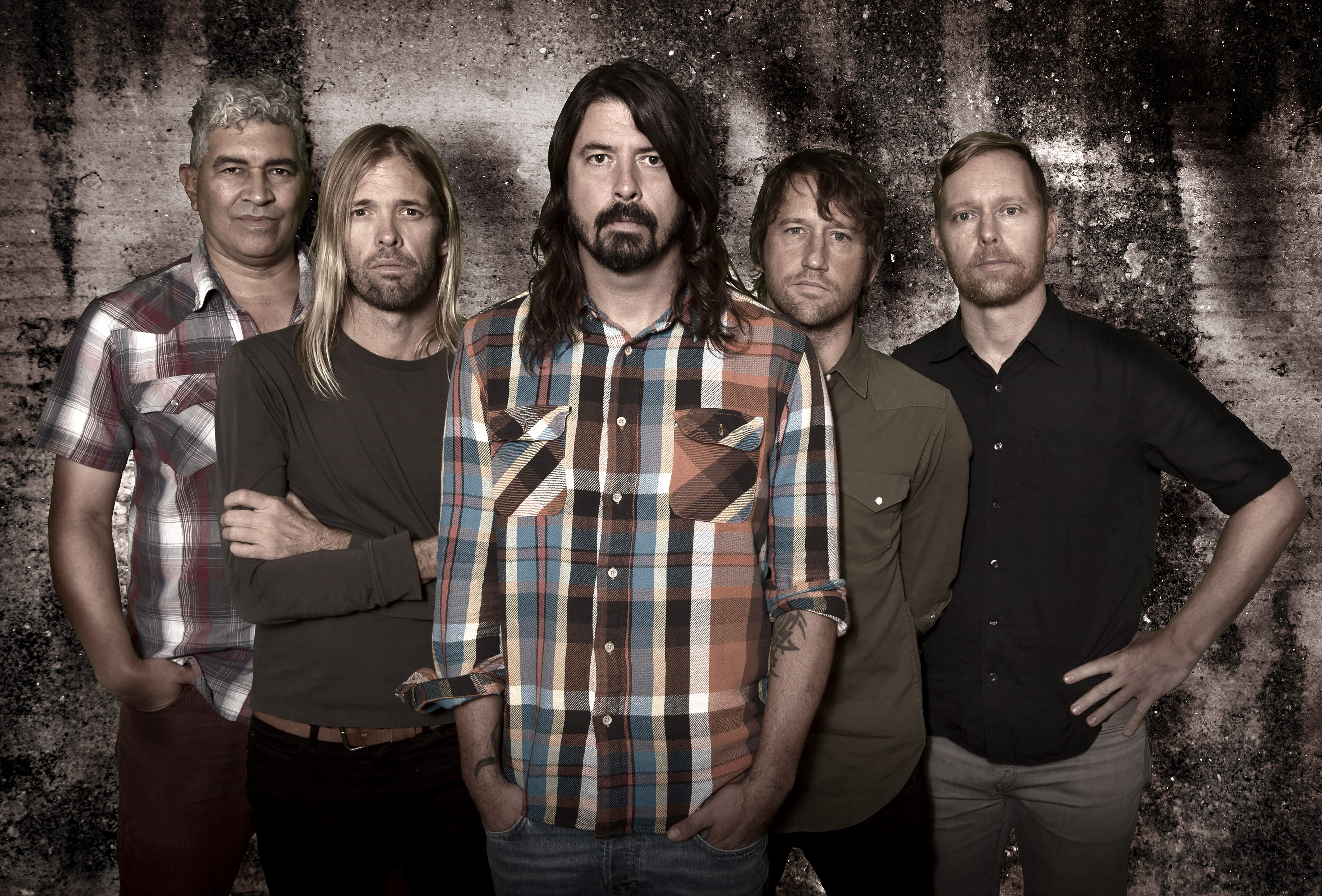“Foo Fighters” satricinās Lucavsalu ar brīvdabas rokkoncertu!