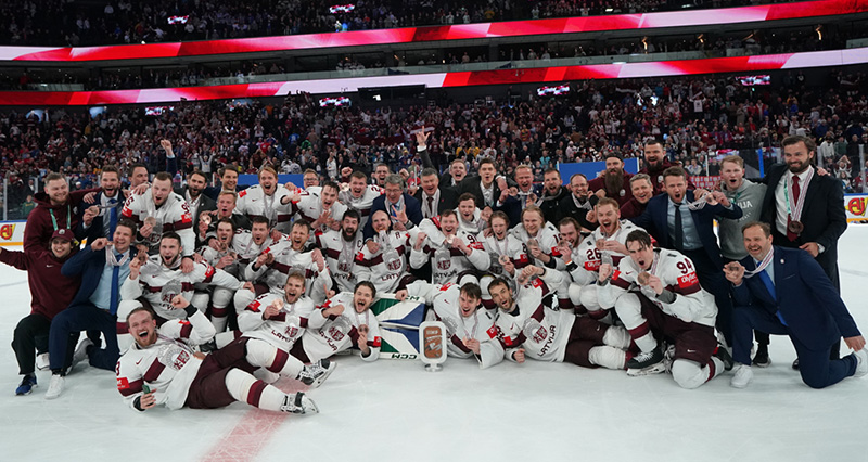 Latvijas hokeja izlase pirmo reizi vēsturē iegūst bronzas medaļas pasaules čempionātā