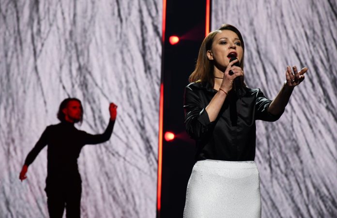 Dziedātāja Marija Naumova