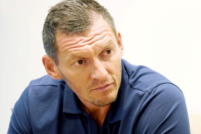 Kādreizējais basketbolists, kapteinis Jānis Blūms