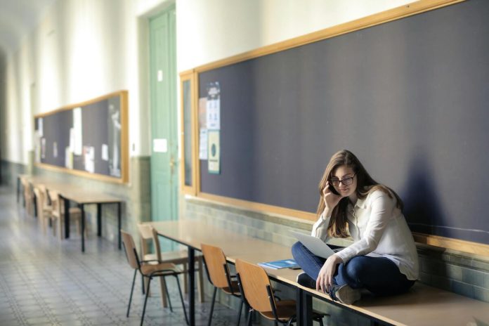 Skola, tāfele, jauniete, izglītība, galds