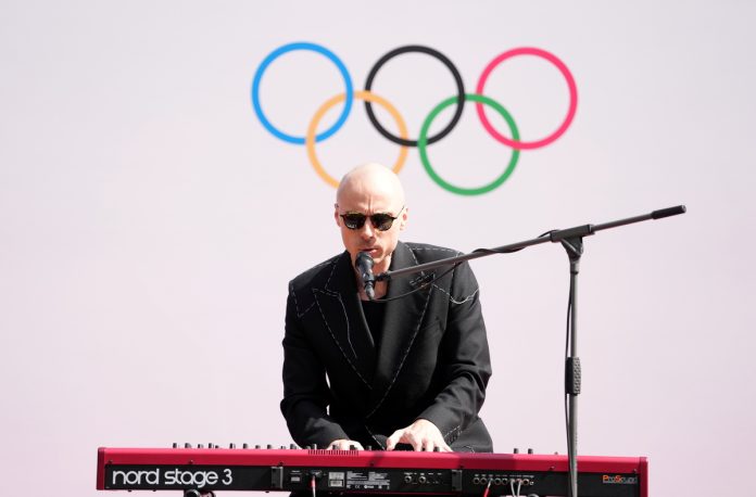 Dons, mūzika, klavieres, dziesma Dons, mūzika, klavieres, dziesma