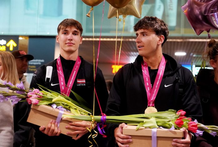 Pasaules U-21 čempioni pludmales volejbolā Gustavs Auziņš un Kristinas Fokerots Pasaules U-21 čempioni pludmales volejbolā Gustavs Auziņš un Kristinas Fokerots