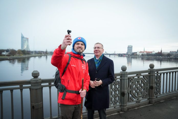 Pārgājienu autors Edgars Žagariņš un Valsts prezidents Edgars Rinkēvičs