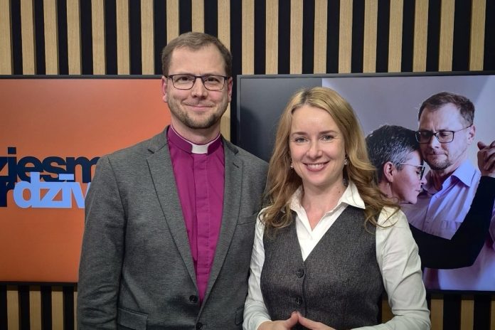 Inese Vaikule un Latvijas Evaņģēliski luteriskās baznīcas arhibīskaps Rinalds Grants