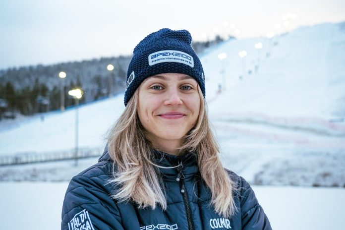 Kalnu slēpotāja Dženifera Ģērmane