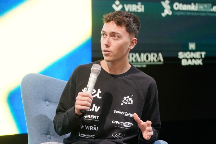 Autosportists Mārtiņš Sesks