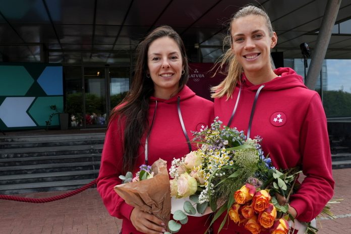 Pludmales volejbolistes Anastasija Samoilova (no kreisās) un Tīna Laura Graudiņa
