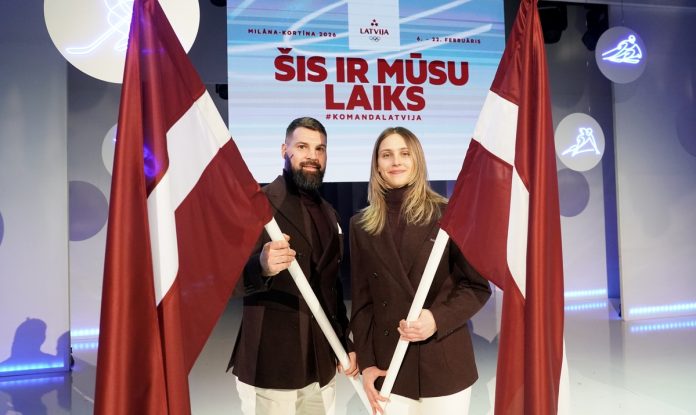 Latvijas delegācijas karognesēji – Dženifera Ģērmane un Kaspars Daugaviņš