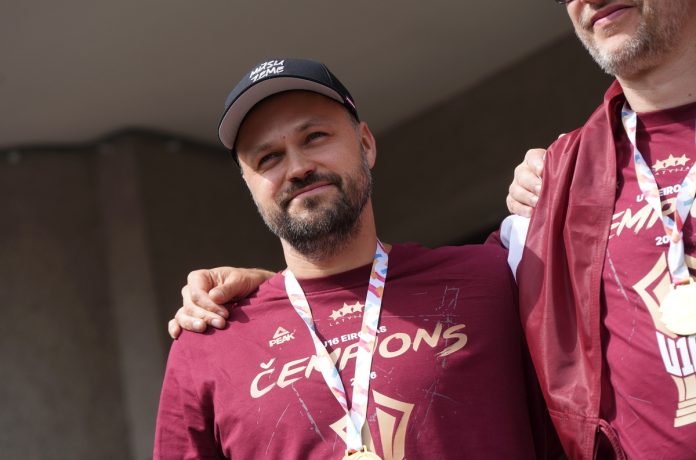 Latvijas U16 puišu basketbola izlases galvenais treneris Edijs Šlesers