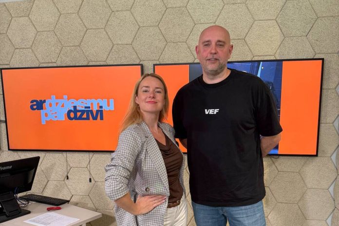 “VEF Rīga” jaunais galvenais treneris Jevgēnijs Kosuškins un Inese Vaikule