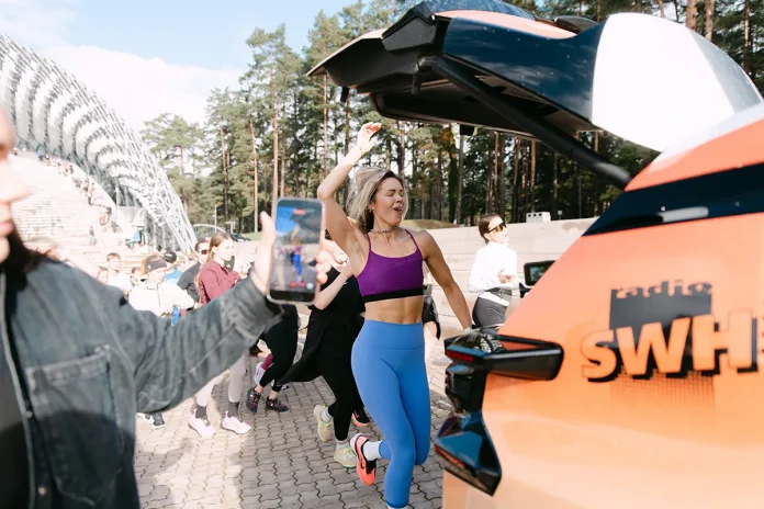 Madara Kivkucāne skrien pirmo Radio SWH RUN&RAVE Rīgā