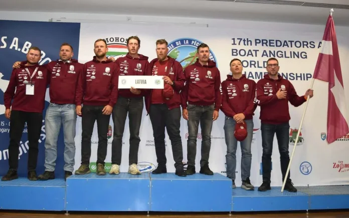 Latvijas izlase pasaules čempionātā spiningošanā no laivām Ungārijā